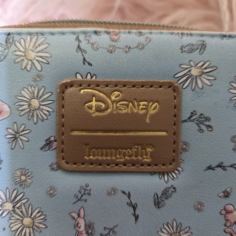 Disney x Loungefly Winnie the Pooh Floral Sketch Daisies Zip Wallet - Light Blue - Picture 4 of 5